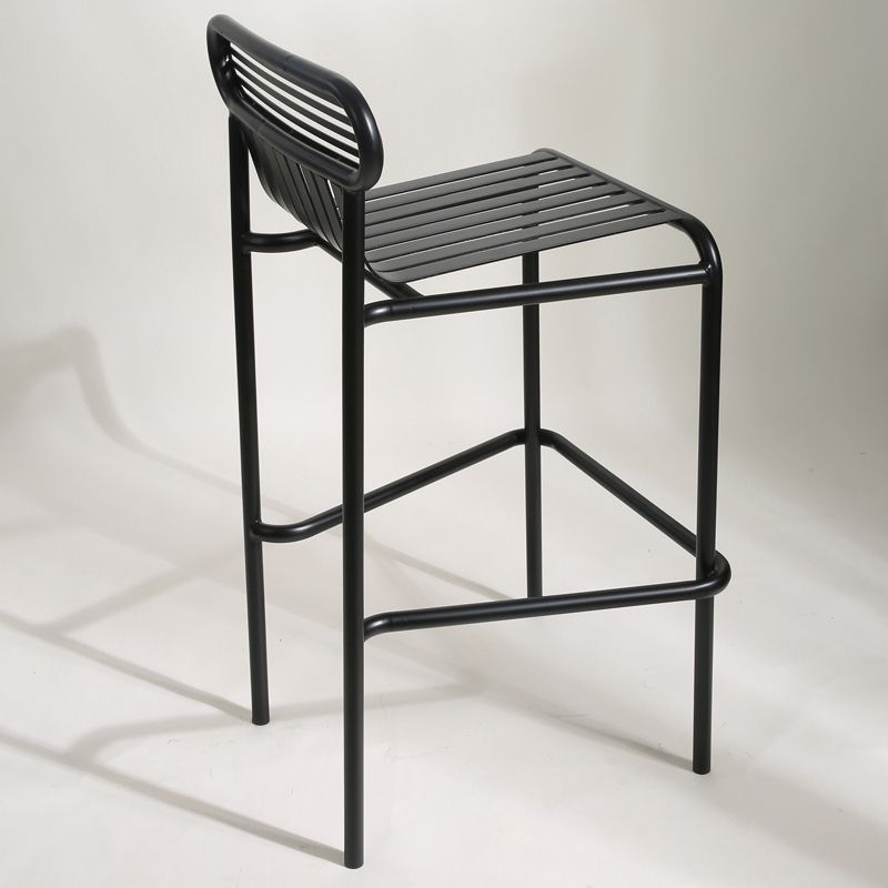 Quadratisches Industrie-Stehtisch-Set, 1/2-teiliger Thekentisch mit hohen Eisenhockern