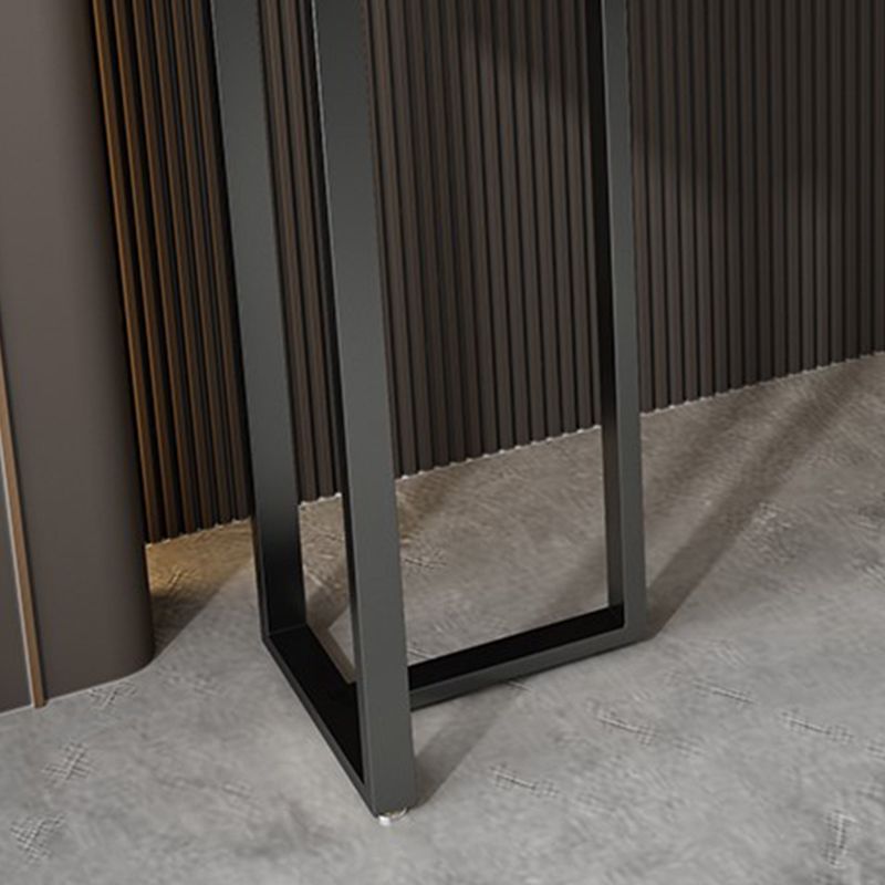 Tavolo accento superiore in pietra rettangolare con base ironica nera per Hall