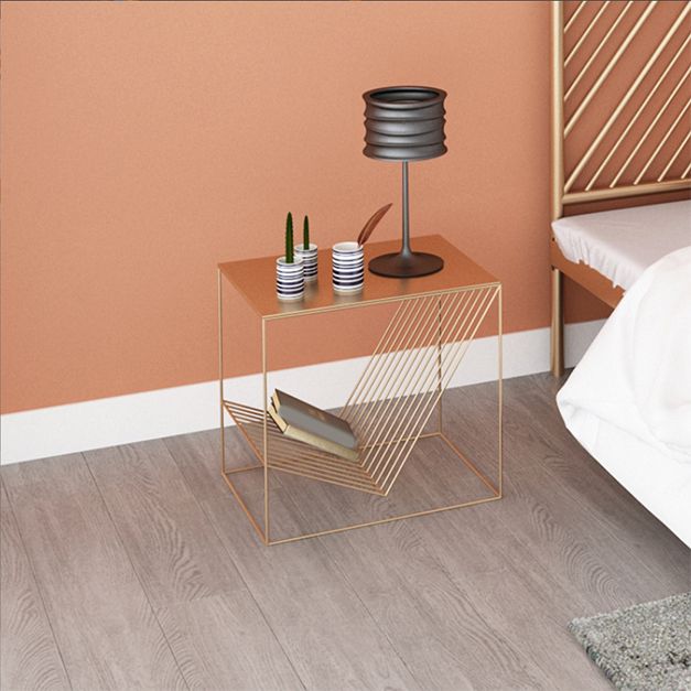 Tavolo da tavolo in metallo quadrato in stile moderno di metà secolo Tavolino