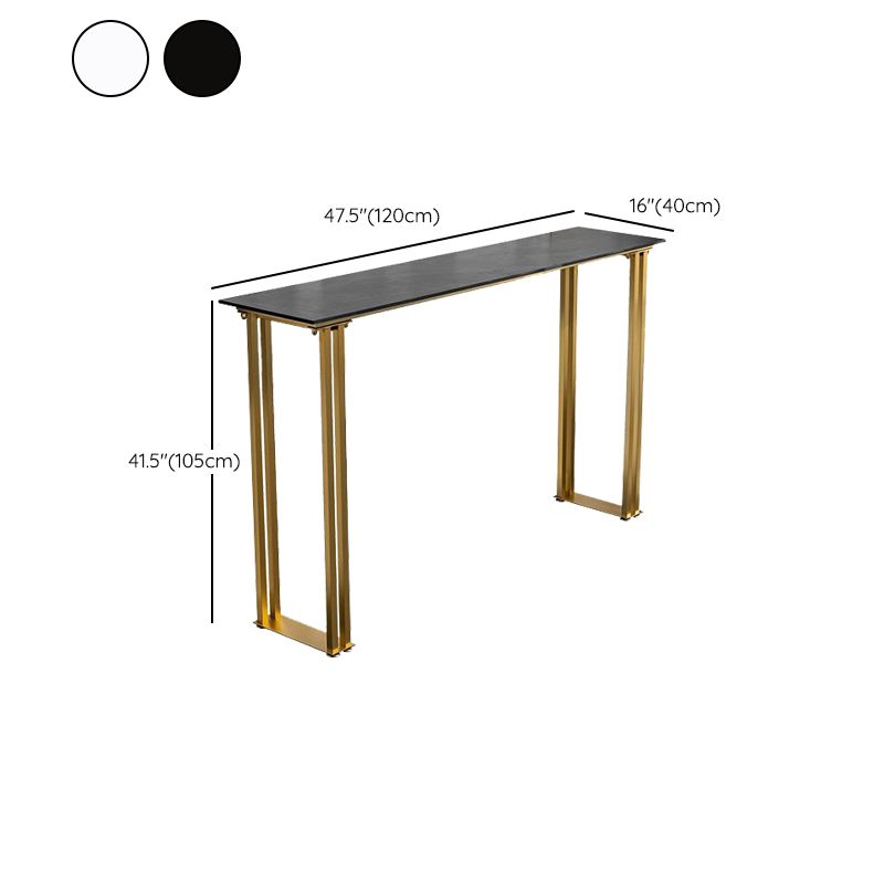 Table de bar industrielle à hauteur de bar avec plateau en pierre et base dorée