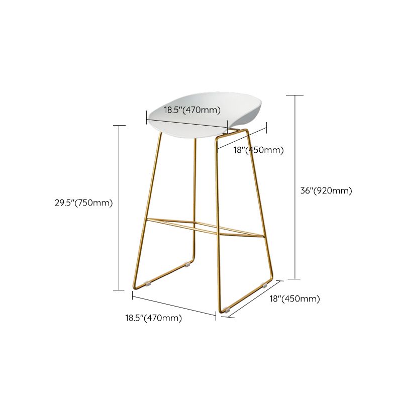 Sgabello da bar acrilico da bar in metallo scandinavo con base d'oro