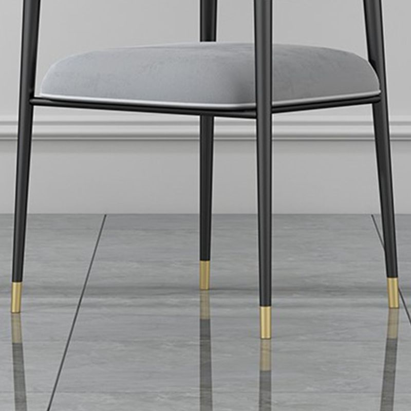 Industrieel gestoffeerde fluwelen armstoel Open achterste eetkamerstoel voor thuis