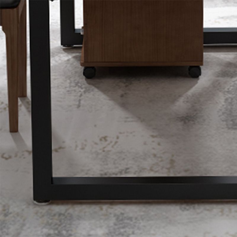 コンテンポラリースタイルの木製オフィスデスクブラウンの長方形の形状タスクデスク