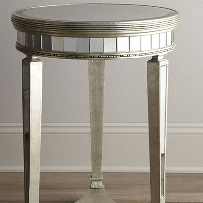 Mesa lateral superior de vidrio redondo de 23.6 "de altura Mada de 3 patas con estante