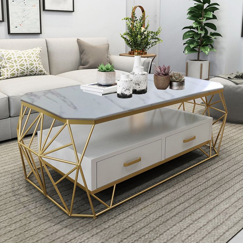 Cadre contemporain avec table basse rectangulaire simple à tiroir