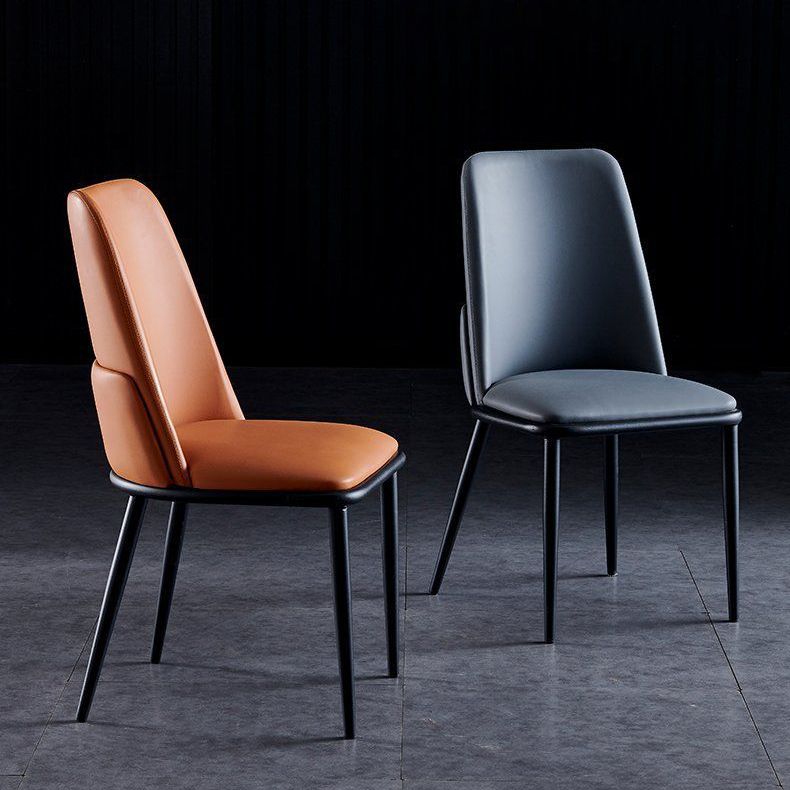 Chaise latéral à dos intérieure en métal contemporain en métal solide à dos solide