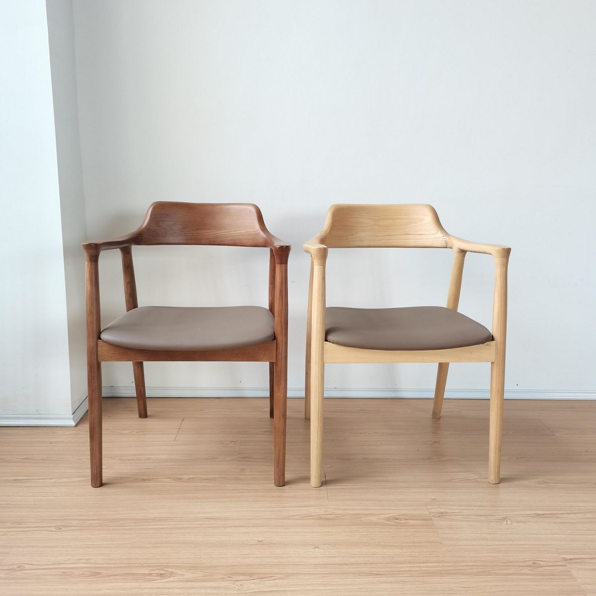 Silla de comedor tradicional de silla trasera con patas de madera para cocina
