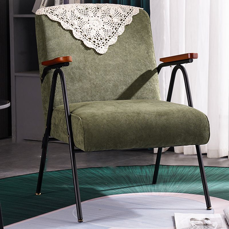 Poltrona di accento moderno di metà secolo in velluto a coste e metallo