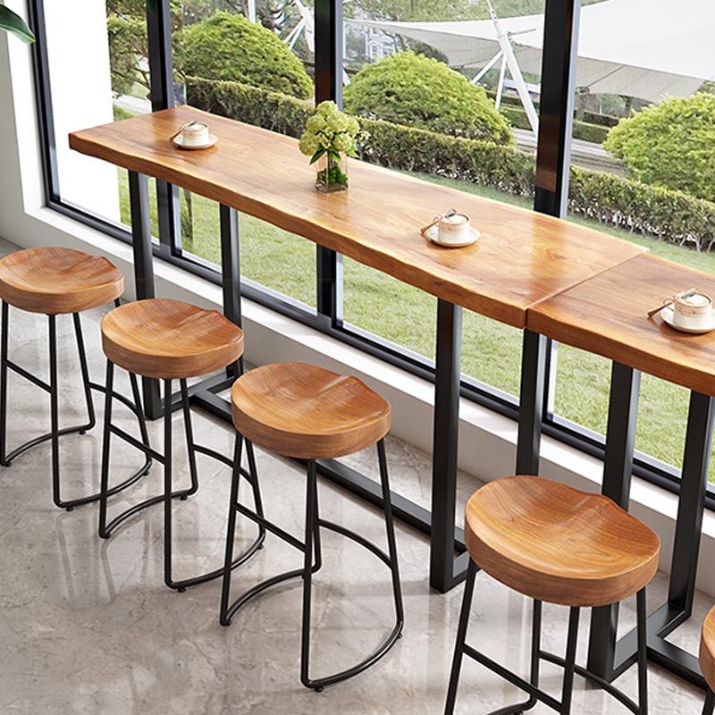Taburete de bar contemporáneo de madera maciza Taburete de bar de metal con asiento contorneado