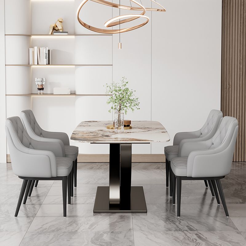 現代的なスタイルの布張りパーソンズは、金属製の脚を備えたダイニングサイドチェア