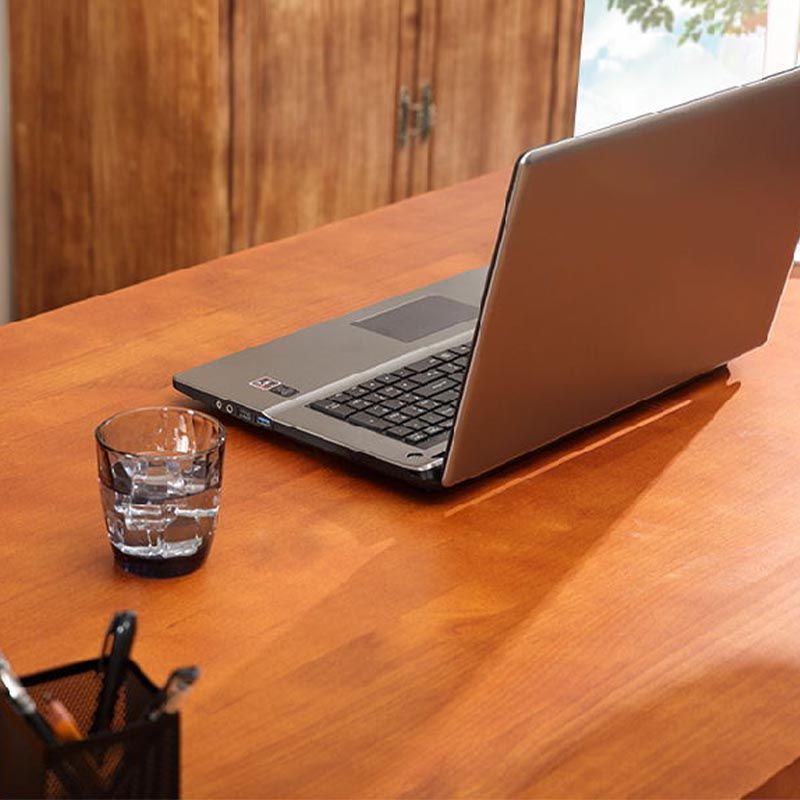 Industrielle Kiefer Holz Top -Büro -Schreibtisch Brauner rechteckiger Schreibtisch mit schwarzem Trestle