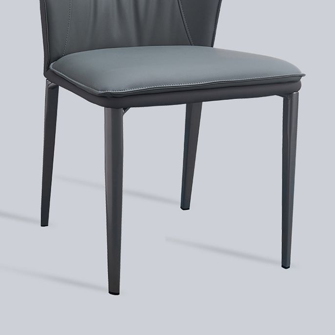 Chaise d'accélération simple moderne chaise à manger en faux cuir avec base en métal pour le salon