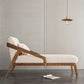 Divano chaise longue scandinavo imbottito. Poltrona chaise longue a due braccioli in beige
