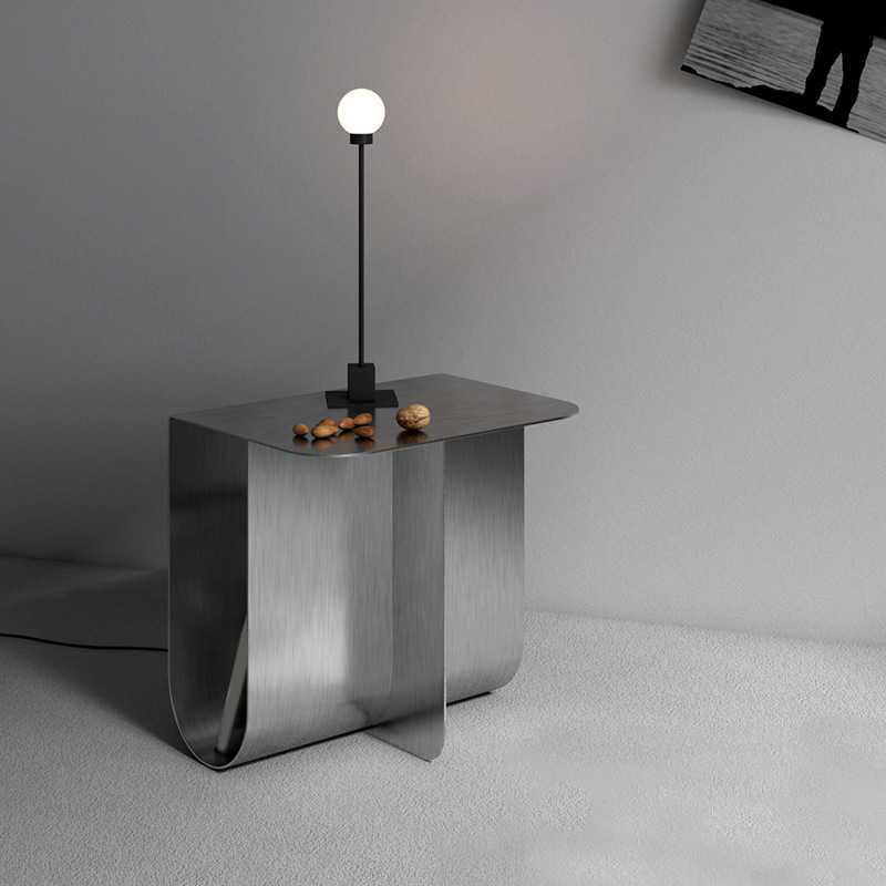 Mesa de metal rectangular de estilo moderno de mediados de siglo con mesa lateral base abstracta