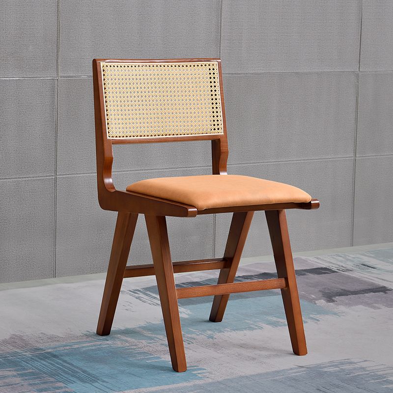 Traditionele stijl eetkamerstoel vast hout riet achterstoel voor thuis