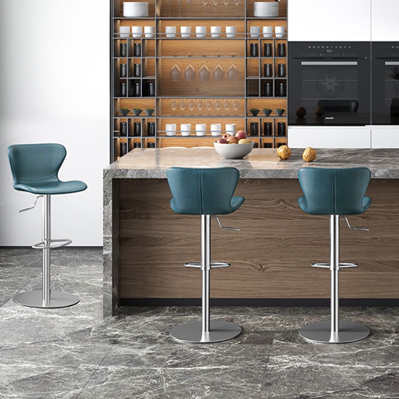 Sgabello da barretta per altezza regolabile in fuovennellata in pelle contemporanea