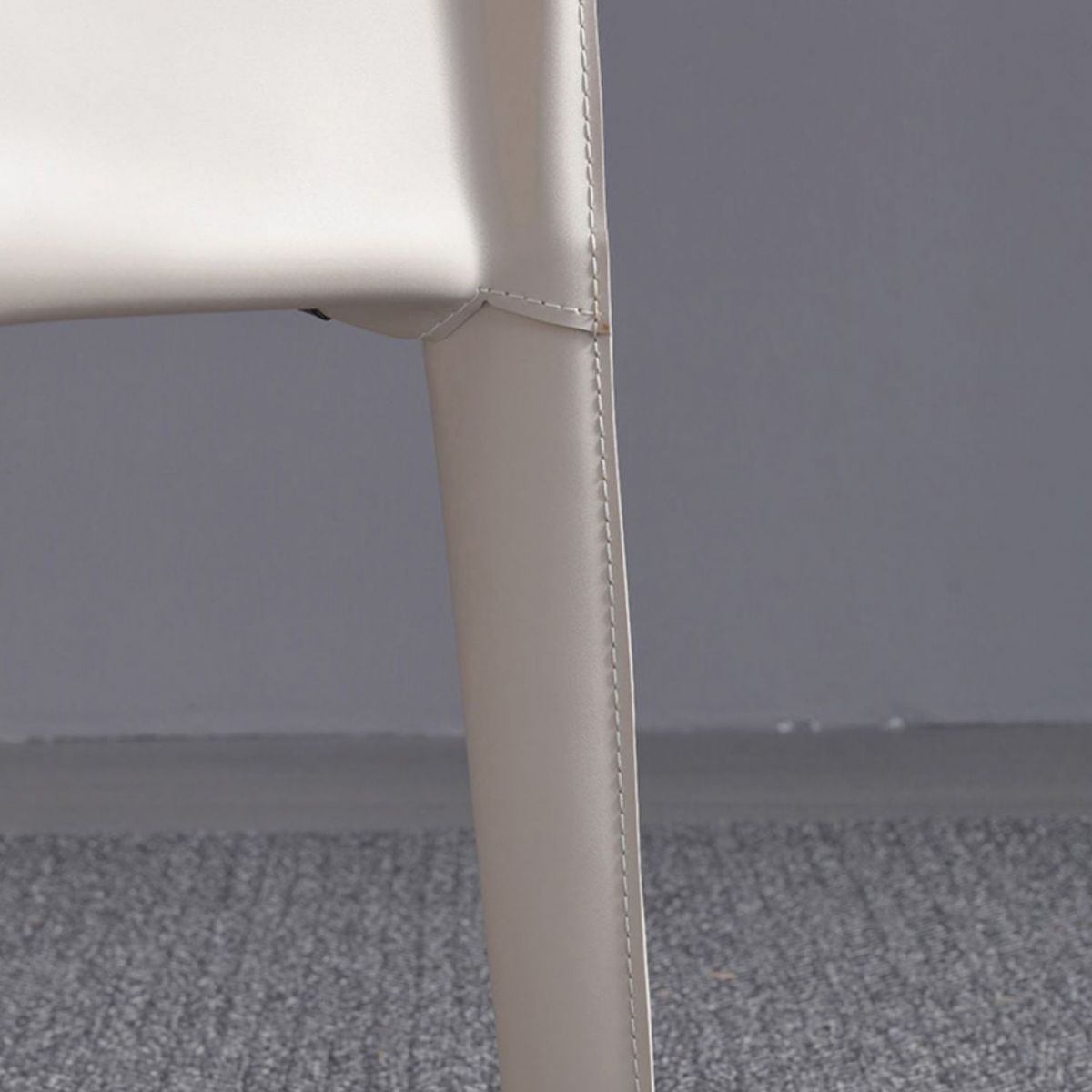 Eigentijdse eetkamerstoelen van kunstleer, armloze stoelen met metalen onderstel
