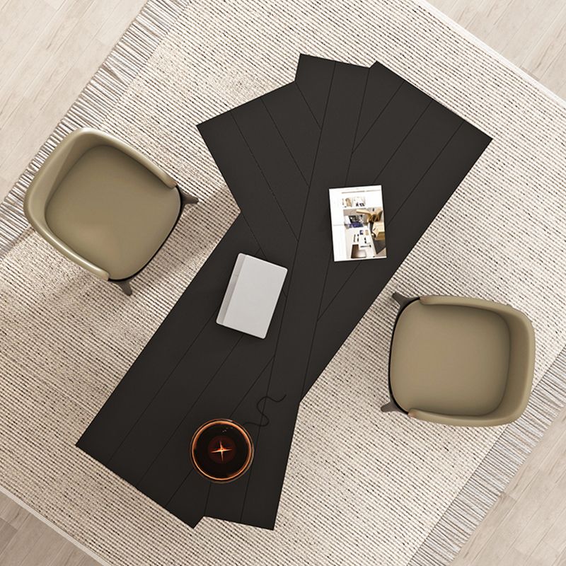 Hedendaagse stijl Wood Office Desk onregelmatige vorm Taakbureau in bruin/zwart