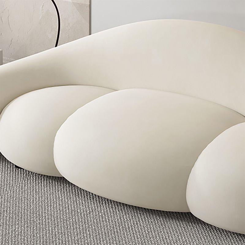 現代的な白い座席クッションリビングルームの湾曲したセッティー