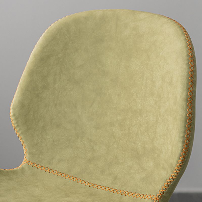 Sgabello da bar sul retro rivestito per interno industriale con base metallica