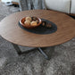 Cross Legs 1 Einzel-Couchtisch in Braun, runder skandinavischer Cocktailtisch aus massivem Holz