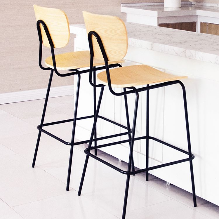 Taburetes contemporáneos de barra sin brazo con la base de metal negro