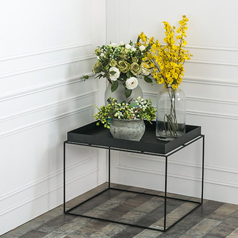 Mesa de metal de la mesa de esquina negra de mediados del siglo