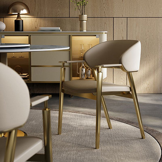 Sillas de comedor de cuero de forma glamorosa con el brazo de comedor con tapizado