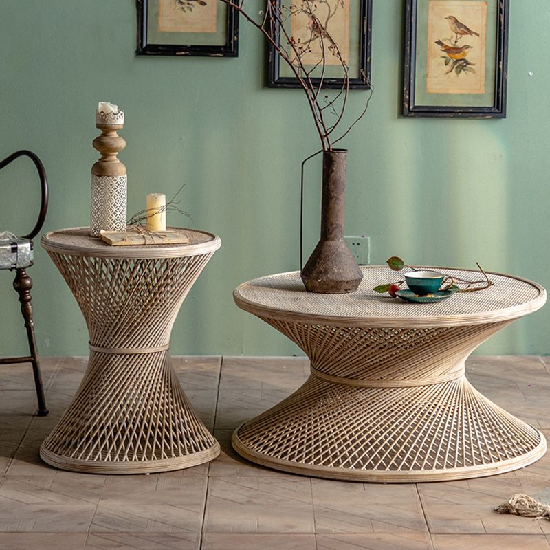 リビングルーム用の丸い熟成フレームベースを備えたフランスのカントリースタイルのサイドテーブル