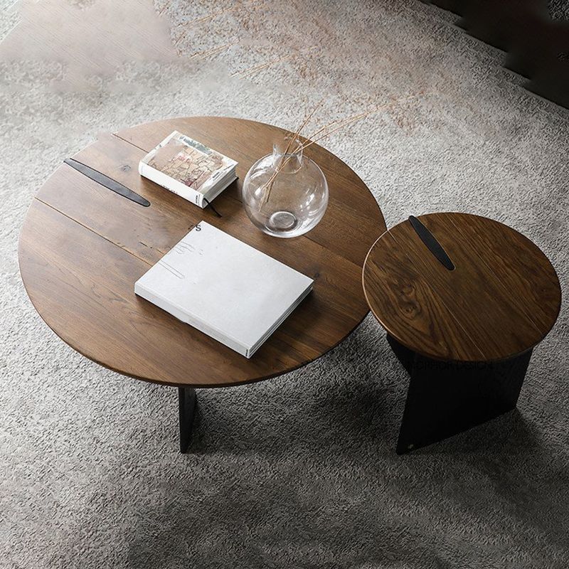 Skandinavischer Cocktailtisch aus Kiefernholz mit runder Platte und schwarzem Sockel