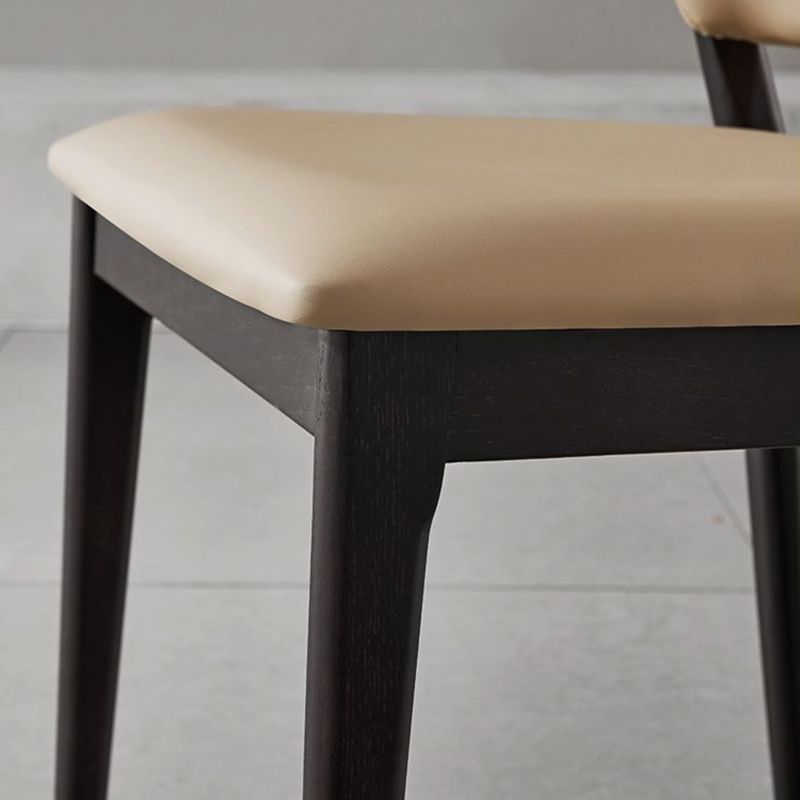 Eetkamer keukenstoel eigentijdse massief houten eetkamerstoel