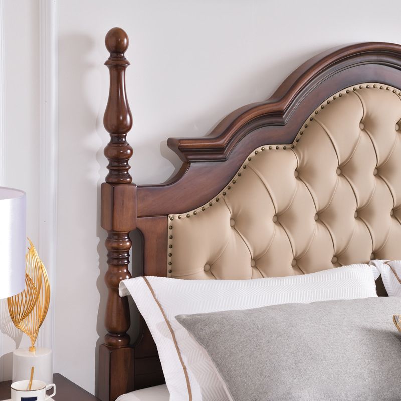 Letto in legno marrone letto trapuntato per chiodo per chiodo rivestito con testiera