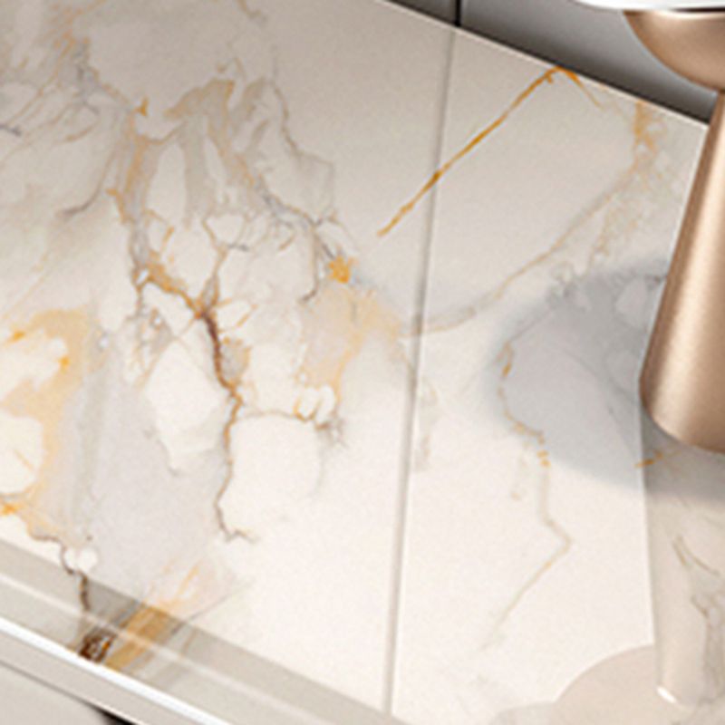 Scheda laterale in pietra a buffet da pranzo in stile glam con armadi e cassetti