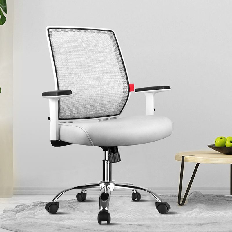 Arms omvatten bureaustoel ergonomische middenbackstoel met caster wielen