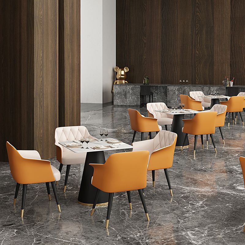 Tavolo da pranzo in stile moderno tavolo in pietra sinterizzata con base metallica