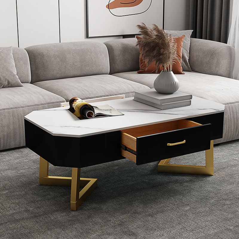 Table basse à jambes croisées