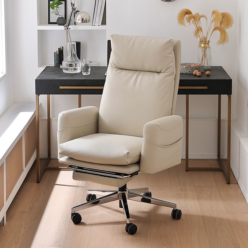 Silla moderna de gerente de brazos fijos Silla ajustable en altura con ruedas