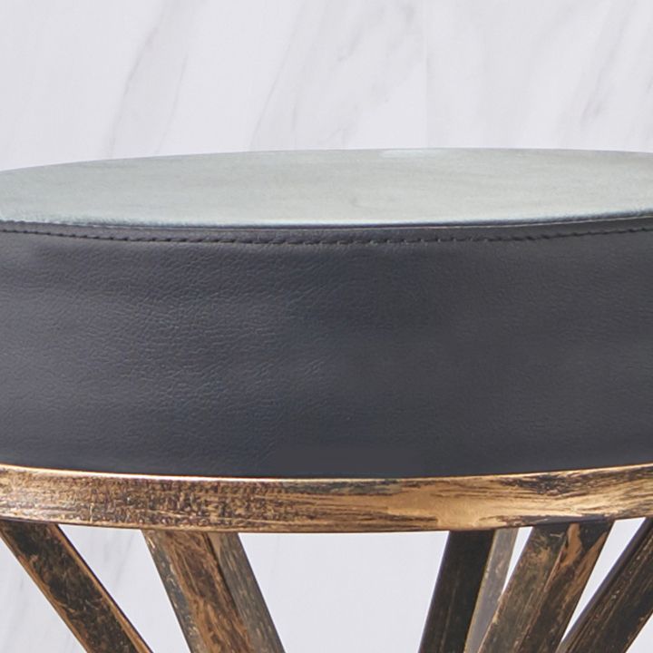 Barhocker im Industriestil mit runder Sitzfläche aus Metall