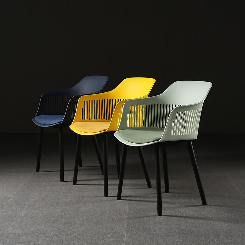 Contemporary Slat Back Arm Chair Matte Finish Metal Chair for Patio Clearhalo ' kitchen&dining_furn' 'Dining Chairs' 'Dining Tables & Seating' 'dining_chair' 'furn' 'furn_dining_chair' 'Furniture' 'furniture_dining_chair' 'Kitchen & Dining Furniture' 'kitchen' 1200x1200_6136e864-e0da-4bb1-8daf-4b82167ab2e1