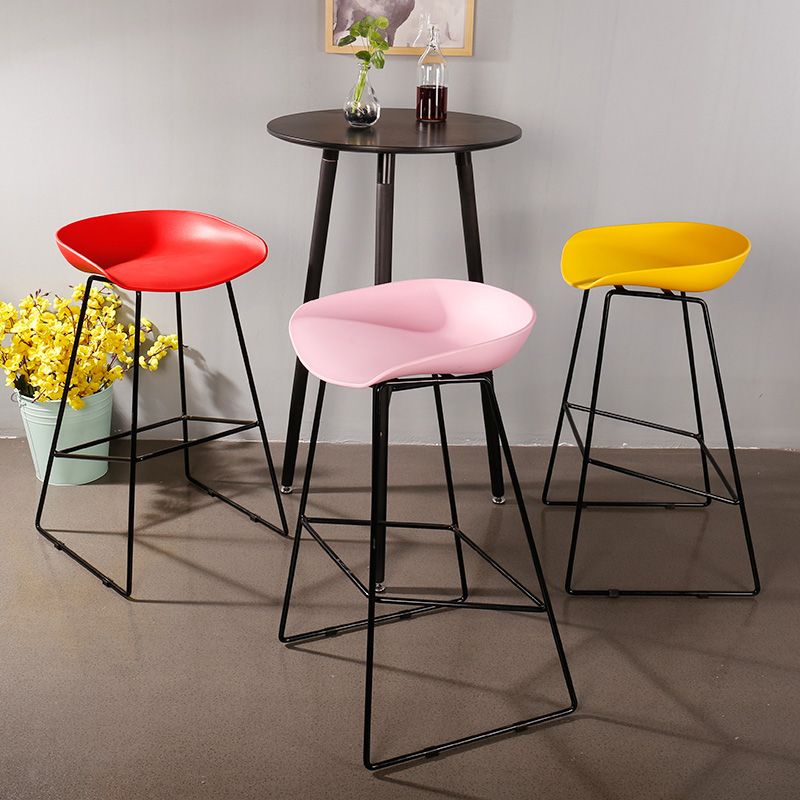 Contemporary Counter Bar Stool Bucket Bar Stool with Footrest Iron Base Clearhalo 'Bar Furniture' 'Bar Stools' 'bar_stools' 'furn' 'furn_bar_stools' 'furniture_bar_stools' 'Kitchen & Dining Furniture' 'kitchen&dining_furn' 'kitchen' 'kitchen_furn' Furniture' 1200x1200_61d6c85d-5b5b-4f1e-9511-ab1a17b1c5d5
