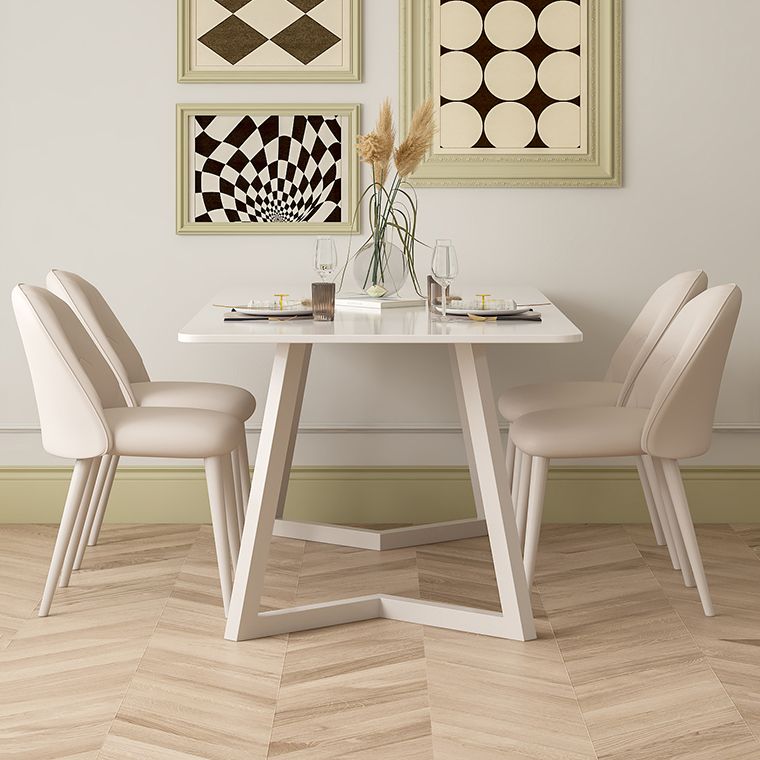 白い椅子付きの現代の焼結のトップメタルベースダイニングテーブル