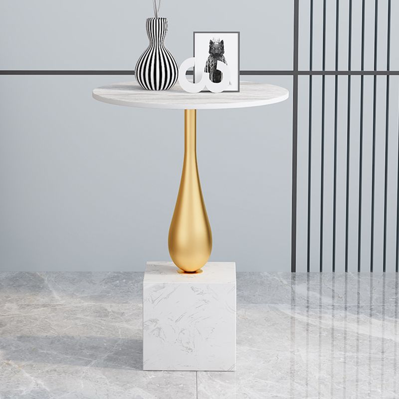 Tabella laterale piedistallo larga 13,77 "Modernistica tavolo da snack laterale in metallo