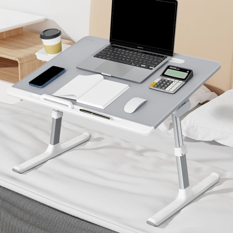 Scrivania contemporanea per la scrivania a forma di base con gambe metalliche