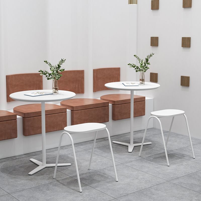 Metal Modern Round Dining Table Pine Wood Top Table for Kitchen Clearhalo 'Dining Tables & Seating' 'Dining Tables' 'dining_table' 'furn' 'furn_dining_table' 'Furniture' 'furniture_dining_table' 'Kitchen & Dining Furniture' 'kitchen' 'kitchen_dining_table' 1200x1200_6353be07-2384-4774-9dba-4ab91c71f8d3