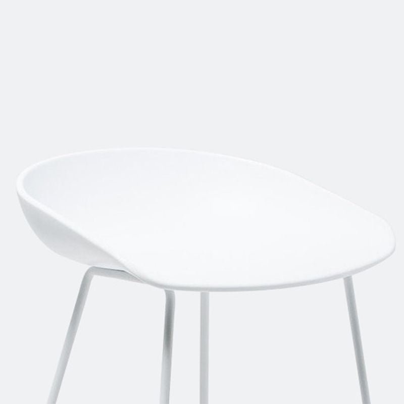 Sgabelli da pranzo in plastica contemporanea con poggiapiedi