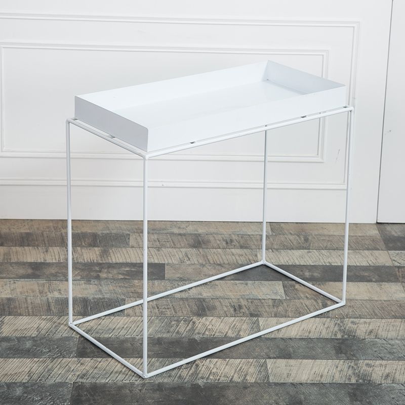 Mesa de metal de la mesa de esquina negra de mediados del siglo