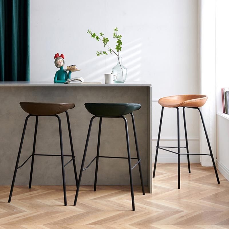 Barra posteriore e sgabelli da barra industriale a poggiapiedi in metallo sgabello da bar in metallo