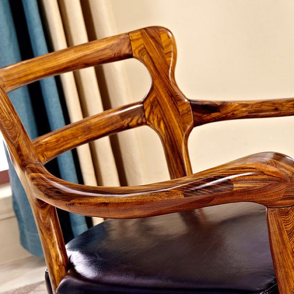 Silla de brazo de comedor de marco de madera sólida para la silla tapizada de cuero