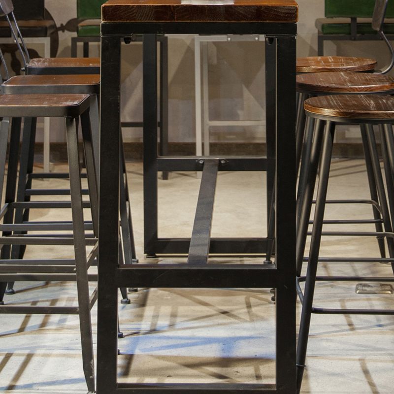 Table de salle à manger de bar de style industriel, tabouret de bar en bois massif avec base noire