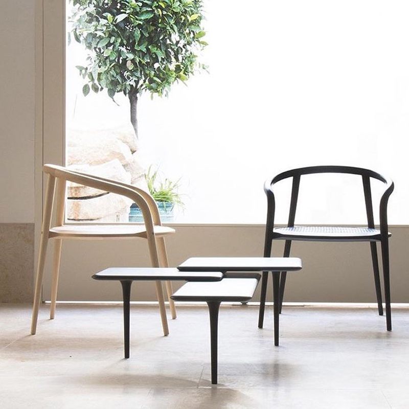 Solid Wood Frame Arms Included Chair with Sloped Arms and 4 Legs